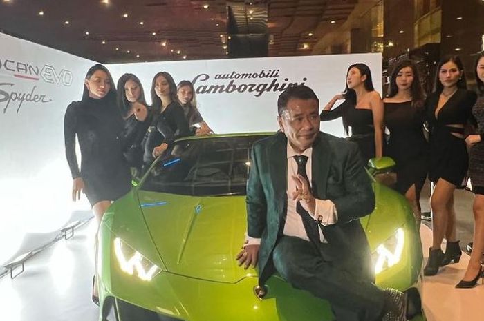 Hotman Paris posting foto bareng aspri 