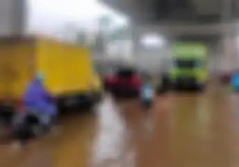 Hujan Deras Jakarta Bikin Jalanan Jakarta Banjir Motor Hindari Ruas Jalan Ini