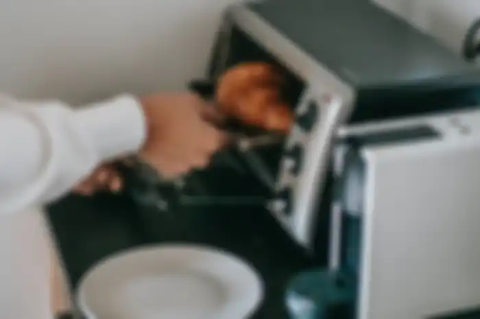 Sederet makanan ini sebaiknya tidak dipanaskan dalam microwave