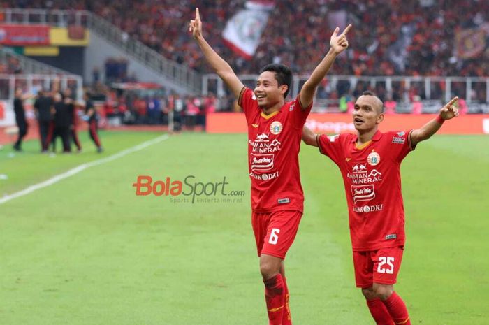 Evan Dimas dan Riko Simanjuntak merayakan gol dalam laga Persija vs Borneo FC pada pekan pertama Shopee Liga 1 2020, Minggu (1/3/2020) di Stadion Utama Gelora Bung Karno, Jakarta.