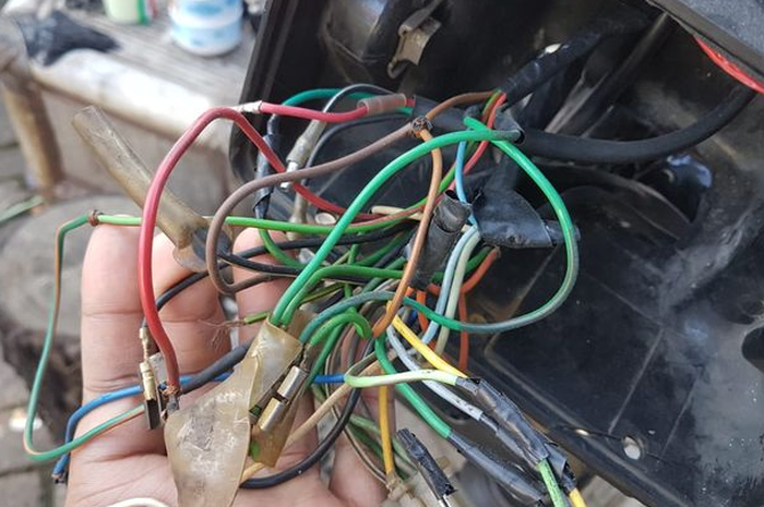 Ilustrasi arti warna kabel pada motor Honda BeAT.