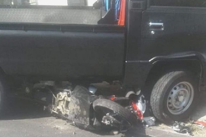 Honda BeAT hancur dilindas pikap di Karanganyar.