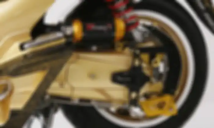 Komponen variasi lengkap terpasang di Honda PCX 150 ini.