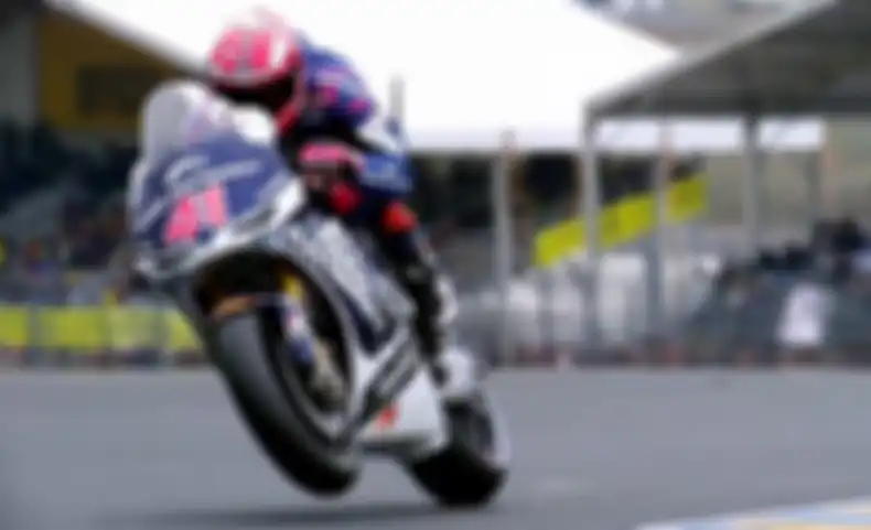 Aleix Espargaro bersama motor CRT Aprilia RSV4