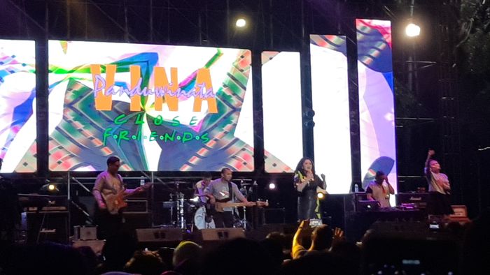 Vina Panduwinata saat dipantau Grid.ID tampil di acara The 90's Festival di Jiexpo Kemayoran, Jakarta Utara, Minggu (24/11/2019).