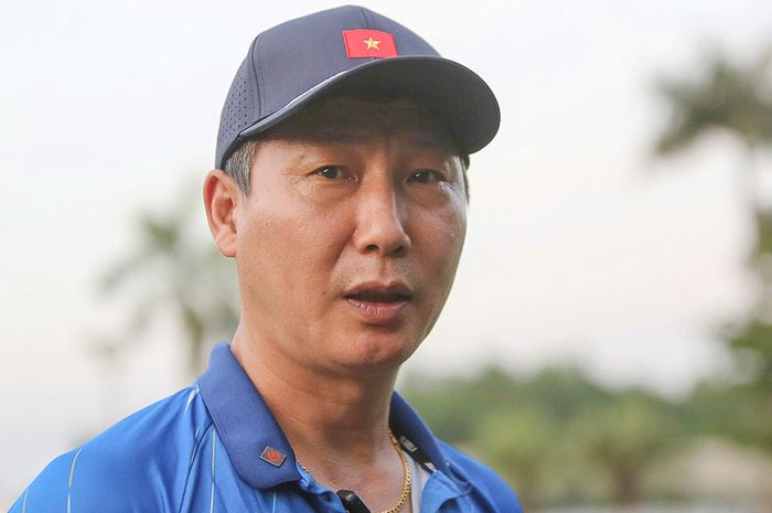 Kim Sang-sik saat mendampingi sesi latihan Timnas U-23 Vietnam di ajang Kualifikasi Piala Asia U-23 2026.