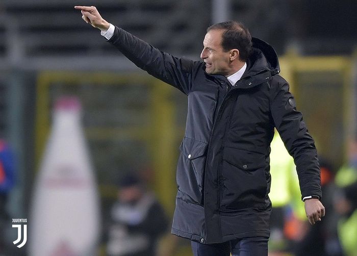 Ekspresi pelatih Juventus, Massimiliano Allegri, dalam laga perempat final Coppa Italia melawan Atalanta di Stadion Atleti Azzurri d'Italia pada 30 Januari 2019.