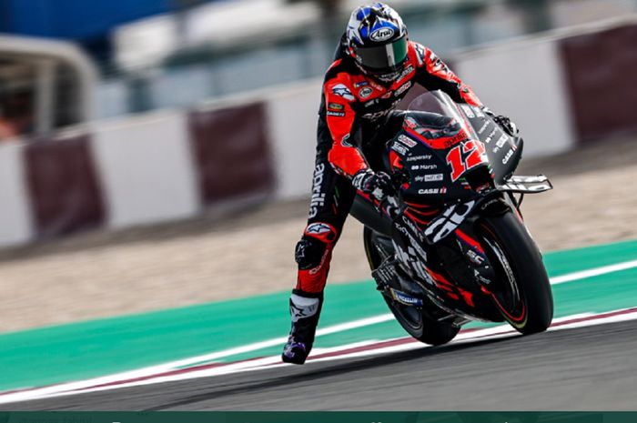 Pembalap Aprilia, Maverick Vinales saat sesi latihan bebas di Sirkuit Losail, Qatar.