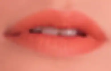 Manfaatkan Lipstik Oranye yang Enggak Cocok untuk 3 Makeup Hacks Ini!