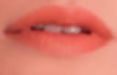 Manfaatkan Lipstik Oranye yang Enggak Cocok untuk 3 Makeup Hacks Ini!