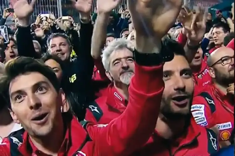 Video Suasana Paddock Langsung Rusuh usai Andrea Dovizioso Sentuh Garis Finis, Bos Ducati Hampir Nangis