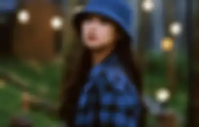5 Gaya Gege Elisa Pakai Topi Outfitnya Cocok Buat Liburan Nih