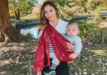 Potret Nikita Willy Tampak Anggun Kenakan Kebaya dan Sanggul Jawa di Acara Tedak Siten Baby Issa