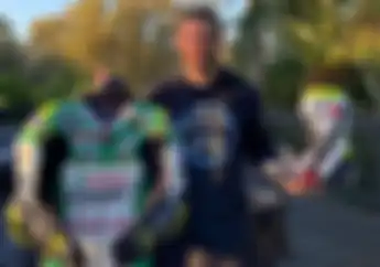 Di Luar Dugaan, Cal Crutchlow Ungkap Perlengkapan Balap Favoritnya, Yang Pertama Bukan Baju Balap