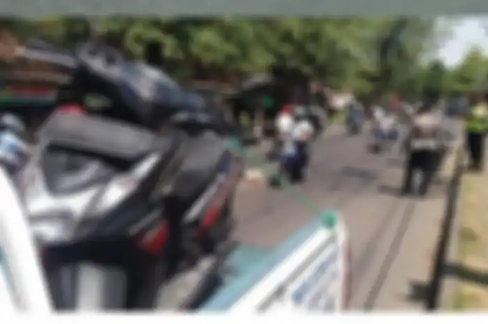 Mercedes-Benz tabrak pemotor di samping Polresta Solo, Rabu (22/08/2018).