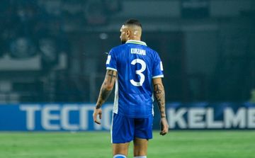 Layvin Kurzawa memberikan apresiasi kepada Bobotoh yang selalu memberikan dukungan untuk Persib.