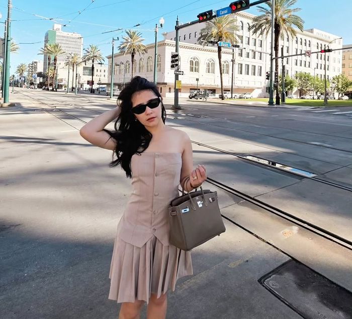 Gaya Prilly Latuconsina di Amerika Serikat.