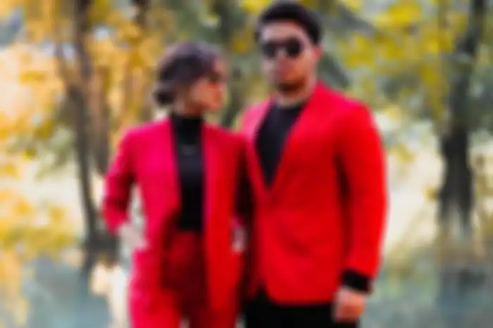 Gaya kompak Fuji An dan Thariq Halilintar pakai blazer merah
