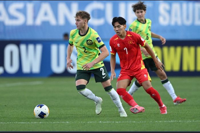 Suasana duel babak pertama antara Australia vs Vietnam di matchday perdana Grup B Piala Asia U-17 2025 di Okaz Stadium, Taif