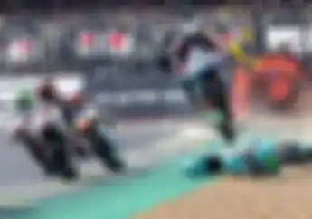 Bikin Mangap.. Video Penyelamatan Hebat, Pembalap Moto3 Tabrak Motor Lawan Sampai Terbang di Le Mans