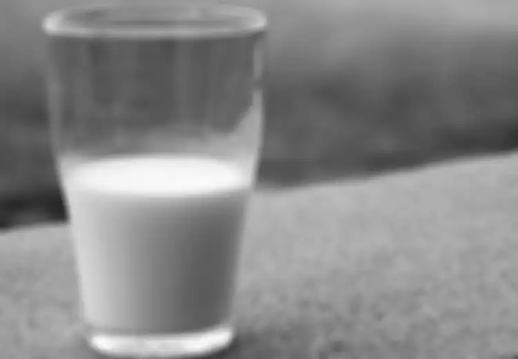 Minum Segelas Susu Tiap Hari Memang Bagus, Tapi Bagaimana dengan Konsumsi Susu Murni Mentah?