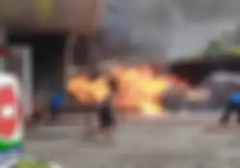 Benarkah Gara-gara Ponsel Jadi Penyebab Wajah dan Mobil Terkabar Saat Isi Bensin?