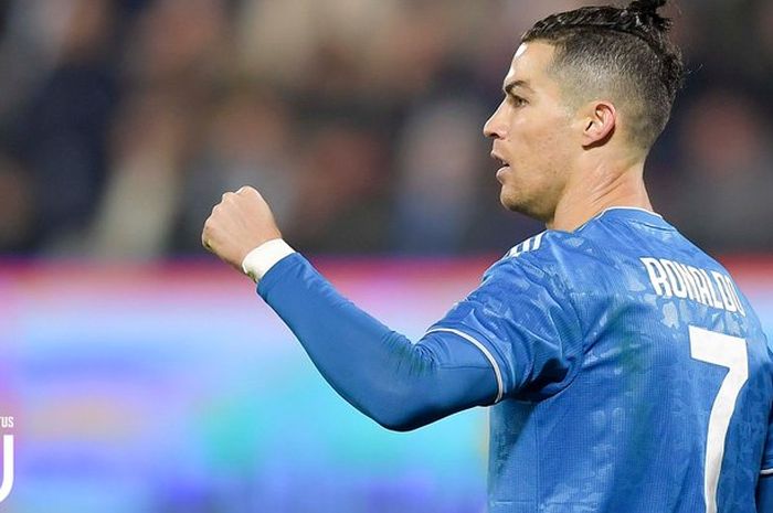 Megabintang Juventus, Cristiano Ronaldo, merayakan gol yang dicetak ke gawang SPAL dalam laga Liga Italia di Stadion Paolo Mazza, Sabtu (22/2/2020).