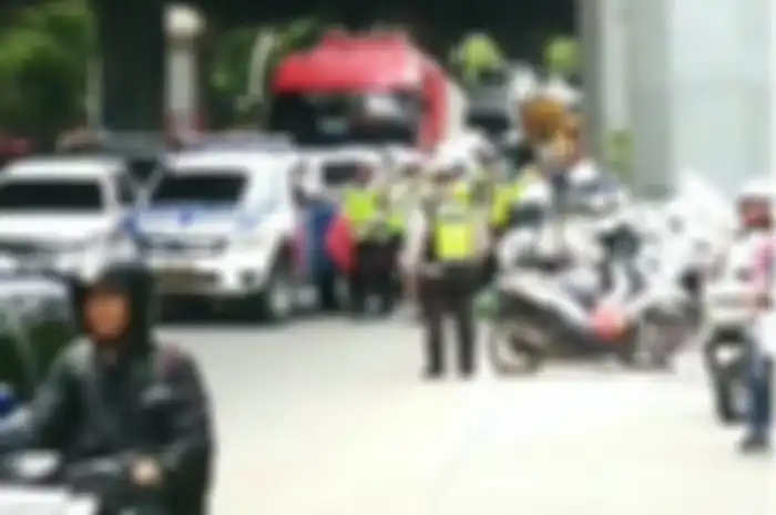 Pemotor tabrak polisi saat akan ditangkap.