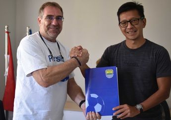 Banyak Pelatih Liga 1 Berguguran, Bos Persib Jamin Nasib Robert Rene Alberts Masih Aman