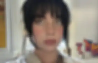Billie Eilish Mengaku Masih Sakit Hati Tiap Lihat Komentar Buruk yang Menyerangnya