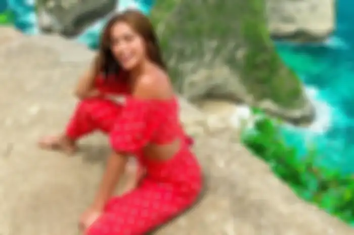 Gaya seksi Jessica Iskandar