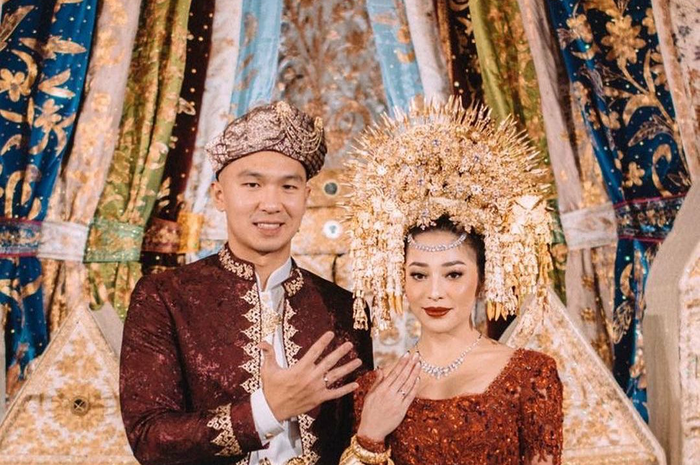 Nikita Willy dan Indra Priawan resmi menikah