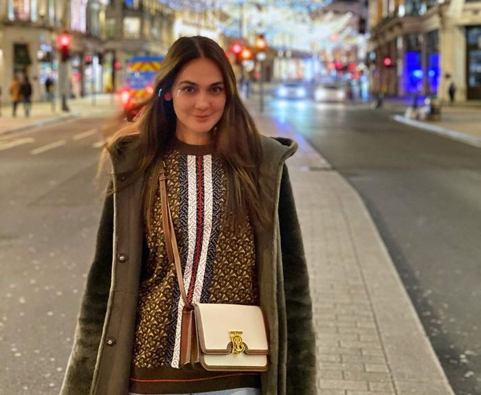 Tampilan Luna Maya saat di London