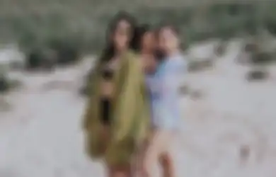 Shalom Razade Unggah Foto Bareng Wulan Guritno Pakai Bikini Rayakan Mother's Day!