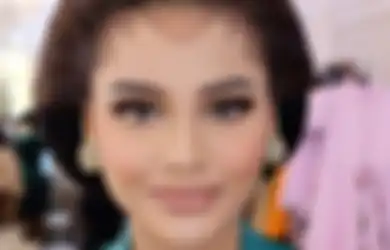 Akan Menikah dengan Atta, Ini 5 Pesona Aurel Hermansyah Kenakan Kebaya