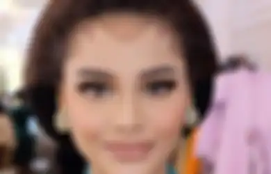 Akan Menikah dengan Atta, Ini 5 Pesona Aurel Hermansyah Kenakan Kebaya