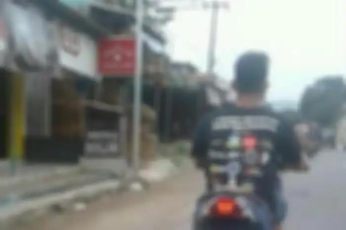 Kids zaman now pakai plat nomor Thailand