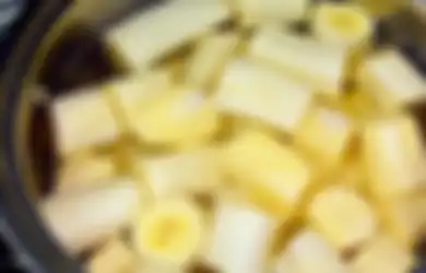 Coba Mulai Nanti Malam Rebus Pisang Lalu Minum Airnya, Jangan Kaget Kalau Manfaat Luar Biasa Ini Langsung Terasa di Pagi Hari!