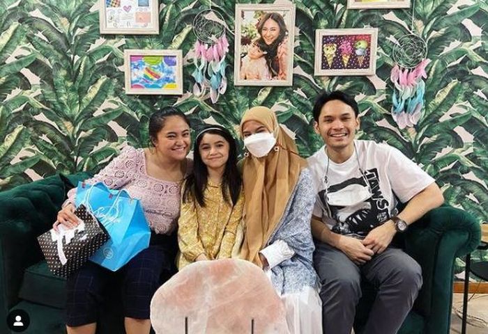 Marshanda merayakan ulang tahun bersama Sienna, Ben Kasyafani dan istri barunya