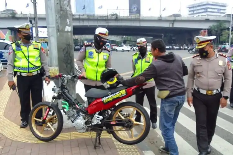 Bikers Sering Ugal-Ugalan Dan Langgar Lalu Lintas Siap-Siap Tidak Bisa Perpanjang SIM
