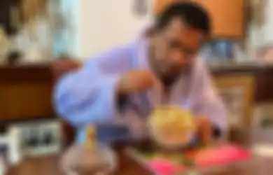 Ngemil Sultan ala Hotman Paris, Nikmatin Popcorn Emas Seharga Rp 50 Juta Racikan Chef Arnold