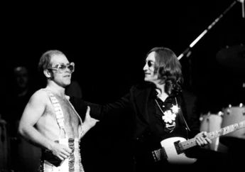 Sambut Ulang Tahun John Lennon ke-80, Sir Elton John Berbagi Tentang hubungan 'Angin Puhyuh'-nya Bersama Penyanyi The Beatles