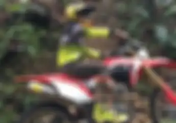 Astagaa.. Ustadz Evie Effendi Tercyduk Sedang Nyusruk Di Hutan