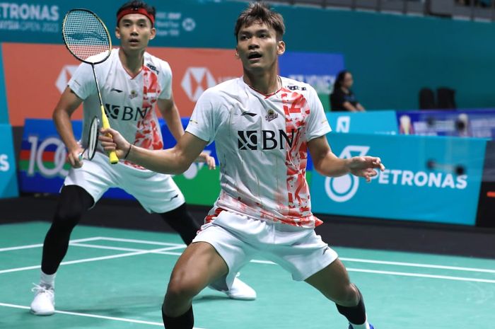 Pasangan ganda putra Indonesia, Muhammad Shohibul Fikri/Bagas Maulana pada pertandingan babak pertama Malaysia Open 2023 di Axiata Arena, Kuala Lumpur, Malaysia, pada Rabu (11/1/2023)