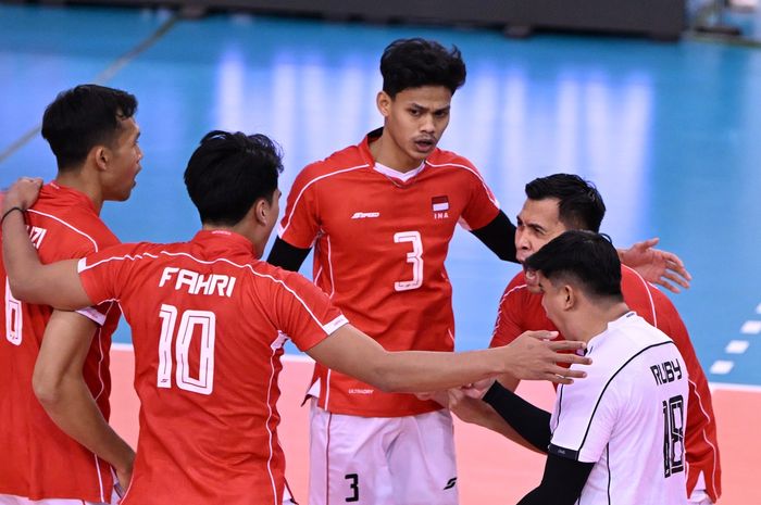 Reaksi para pemain timnas Indonesia saat menghadapi Thailand pada babak penyisihan grup AVC Nations Cup 2025 di Manama, Bahrain, 18 Juni 2025.