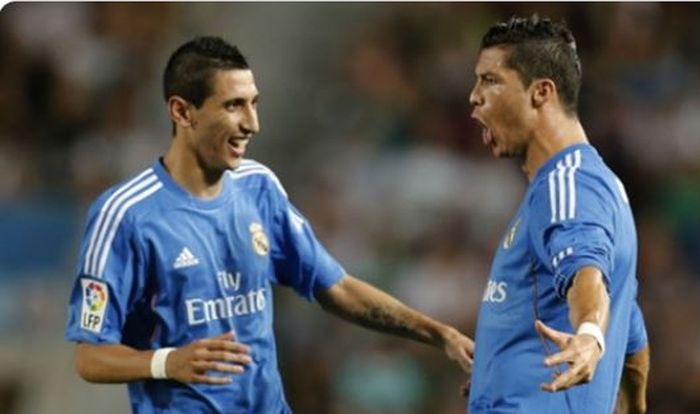 Pemain Real Madrid, Angel Di Maria (kiri), melakukan selebrasi bersama Cristiano Ronaldo.