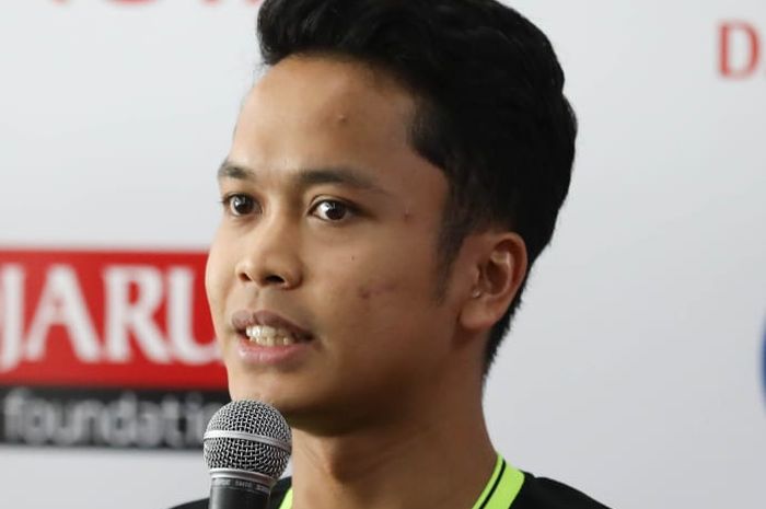 Pebulu tangkis tunggal putra Indonesia, Anthony Sinisuka Ginting, berbicara dalam konferensi pers jelang Indonesia Masters 2020 di Istora Senayan, Jakarta, Senin (13/1/2020).