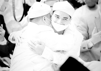 Jadi Orang yang Paling Kehilangan, Alvin Faiz Kepergok Tak Hentinya Cium Kening Jenazah Ameer Azzikra Sambil Menangis Sedih