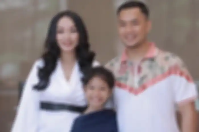 Zaskia Gotik dan Sirajuddin Mahmud.