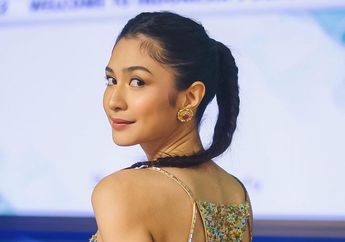 Hadiri Gala Premier Film The Rings of Power di Singapura, Mikha Tambayong Tampil Seksi Kenakan Slit Dress!